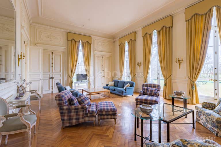  SALON BLEU 
