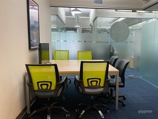 Cozy &amp; Modern Meeting Room in Miami Photo 1