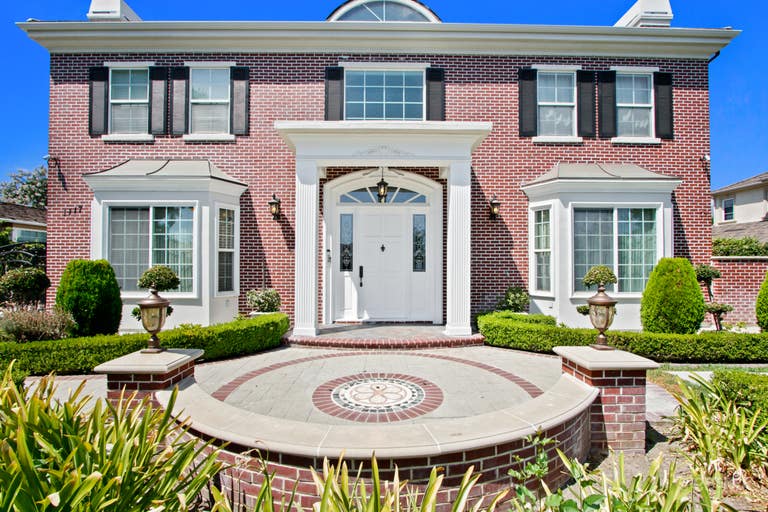  Arcadia Mansion 3 stories beautiful rooms for lease 