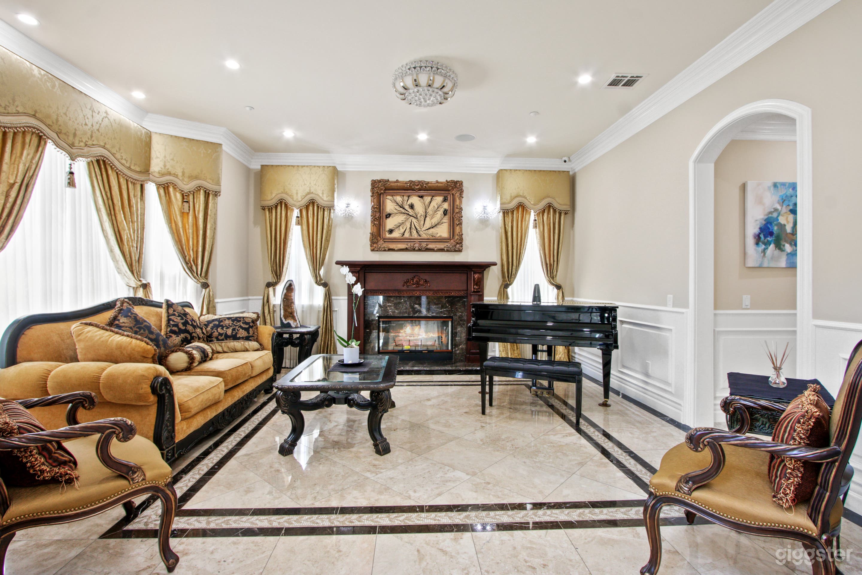 Arcadia Mansion 3 stories beautiful rooms for lease Photo 3