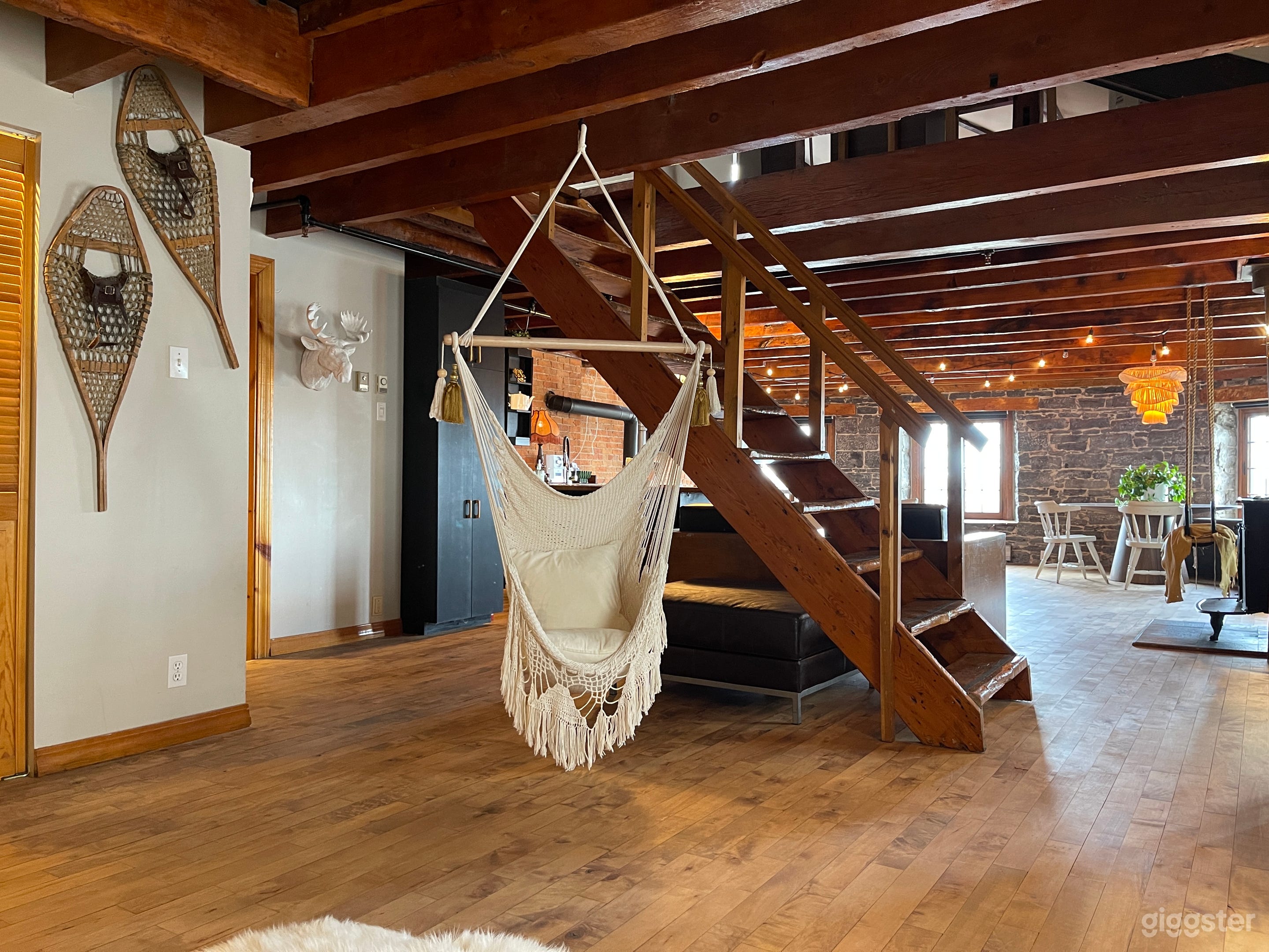 Waterfront Historic Loft in Old Montreal Photo 1