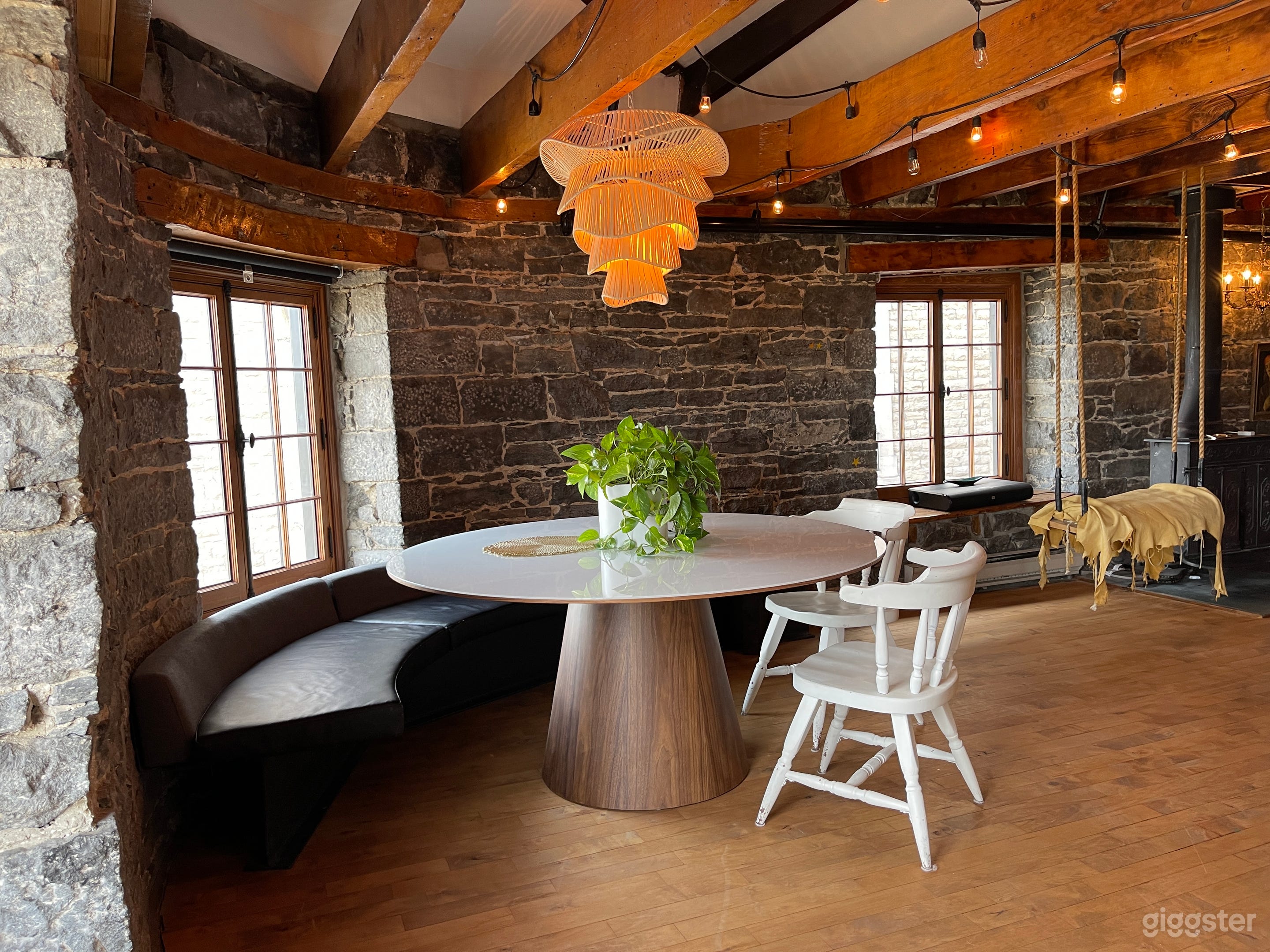 Waterfront Historic Loft in Old Montreal Photo 3
