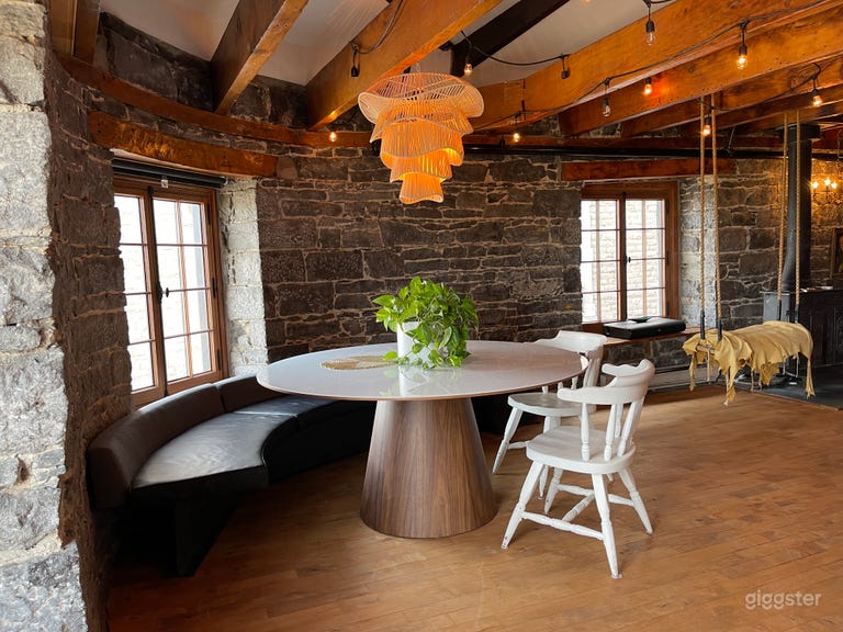  Waterfront Historic Loft in Old Montreal 