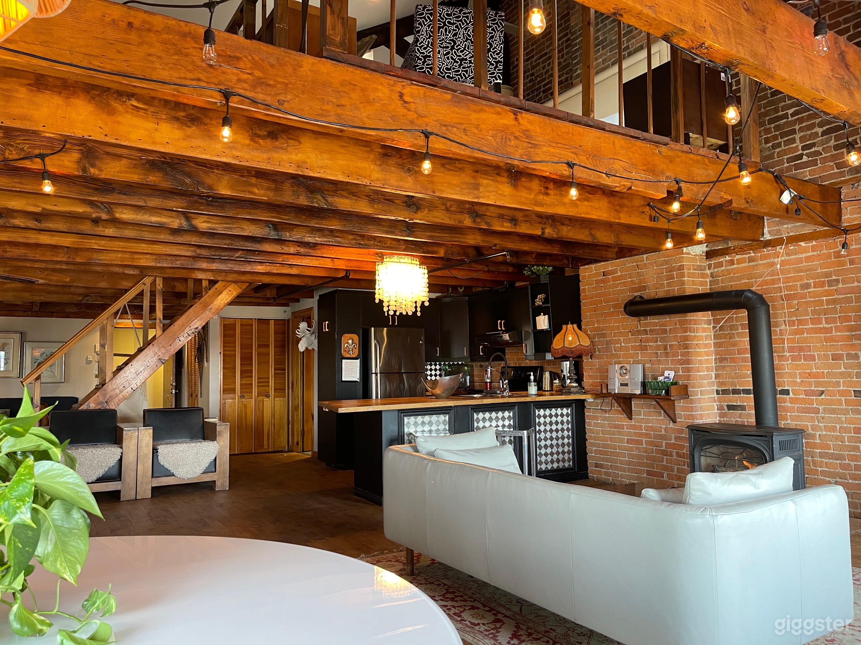 Waterfront Historic Loft in Old Montreal Photo 2