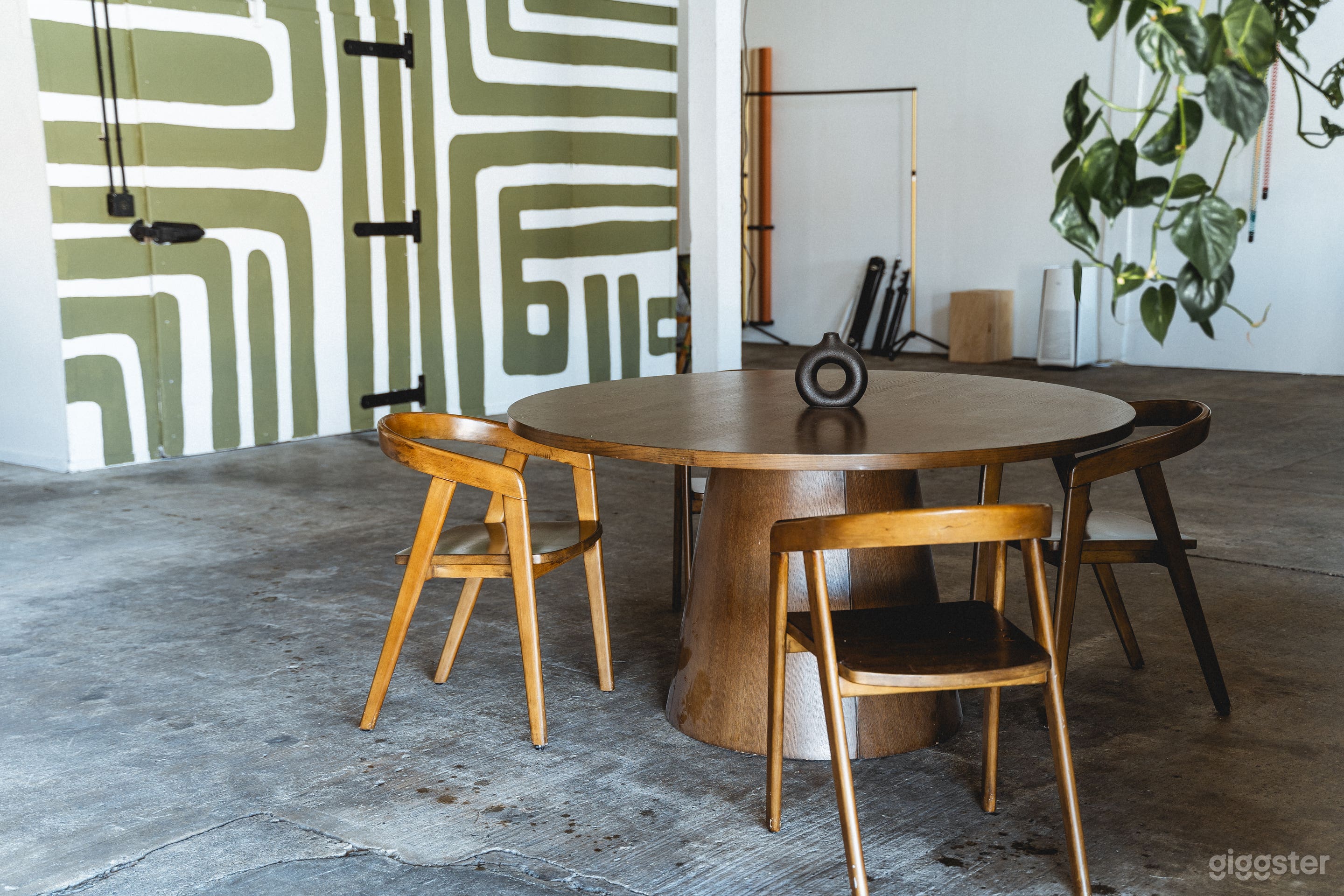 Chic Natural Light Warehouse Photo/Creative Studio &amp; Venue Photo 3