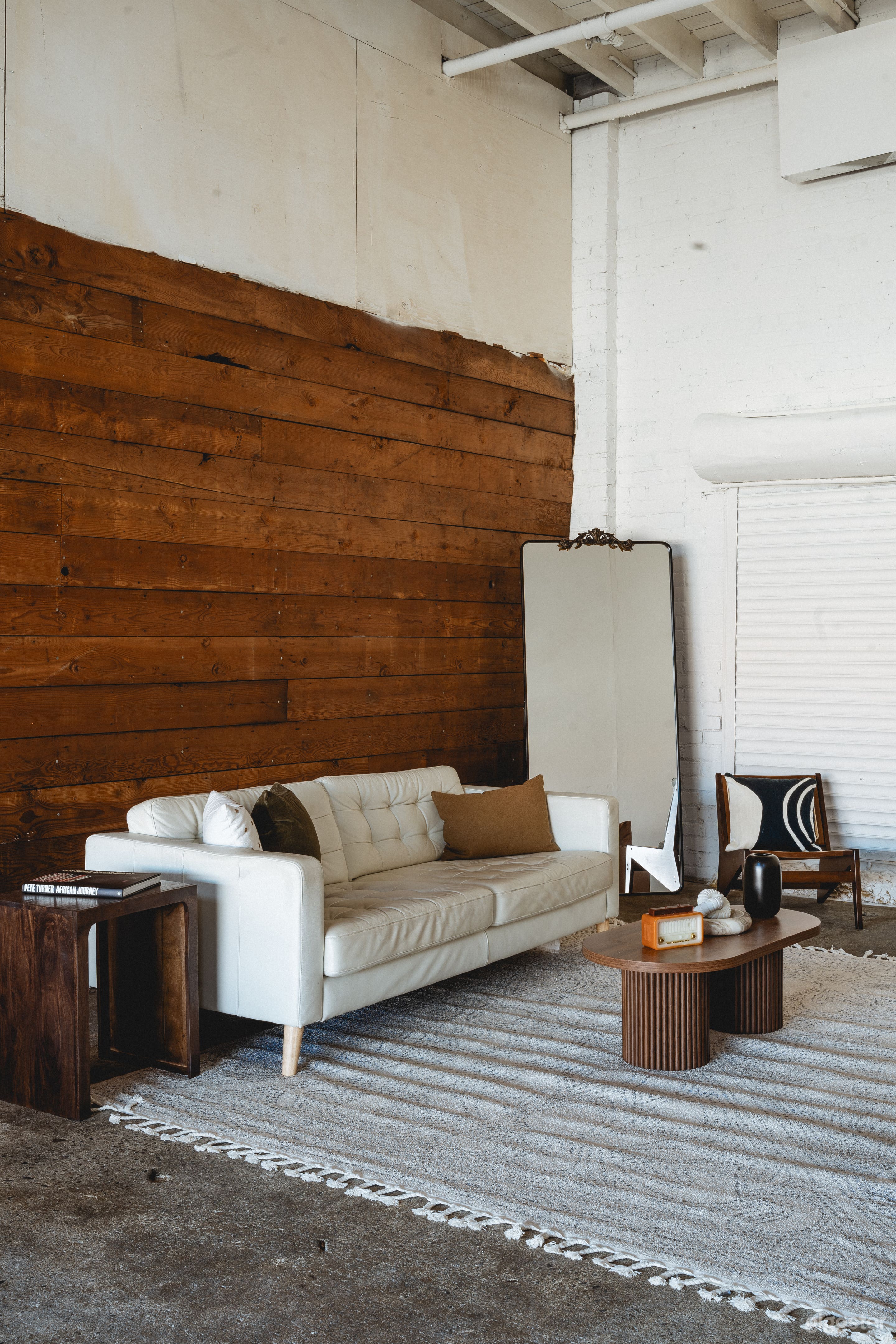 Chic Natural Light Warehouse Photo/Creative Studio &amp; Venue Photo 4