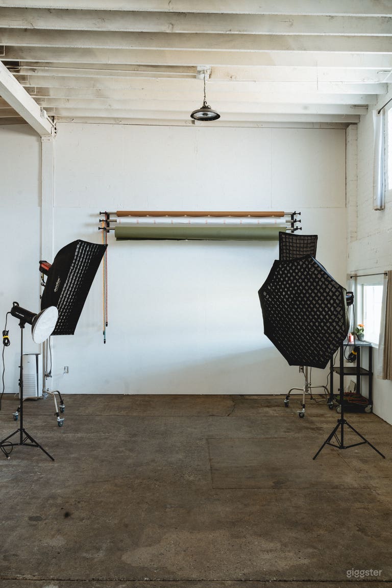  Chic Natural Light Warehouse Photo/Creative Studio & Venue 