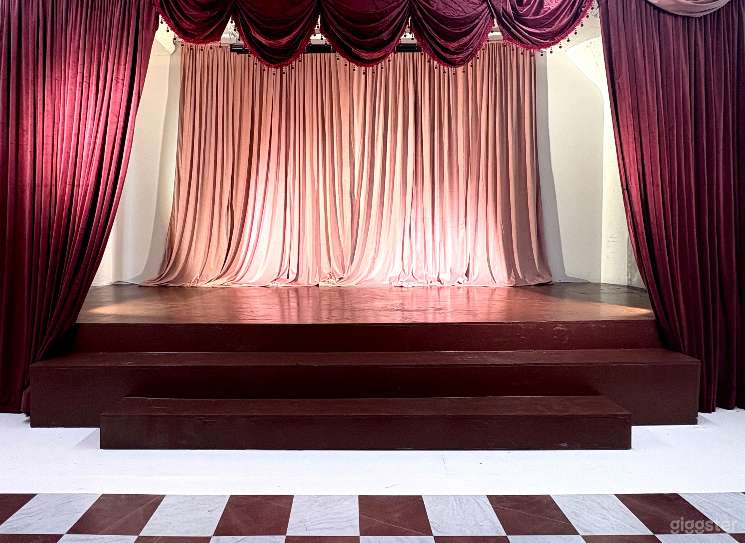 DTLA Creative Studio with Cabaret Stage & Boudoir Sets Photo 2