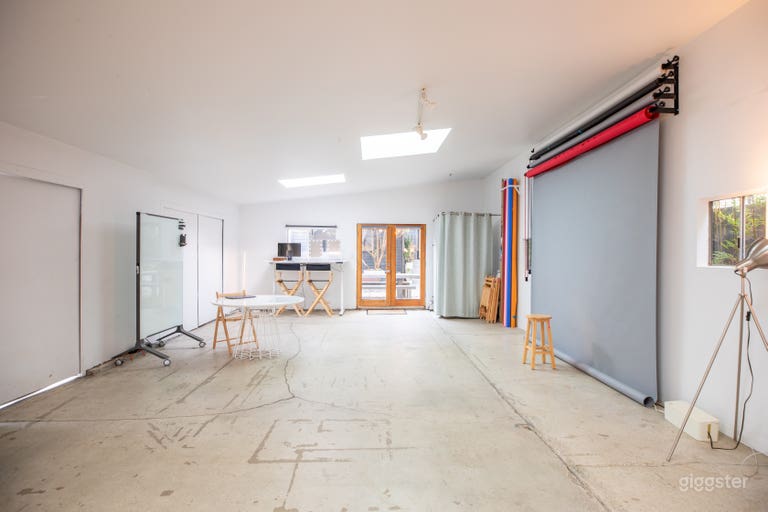  Assortment of Seamless Papers &amp; C-Stands 