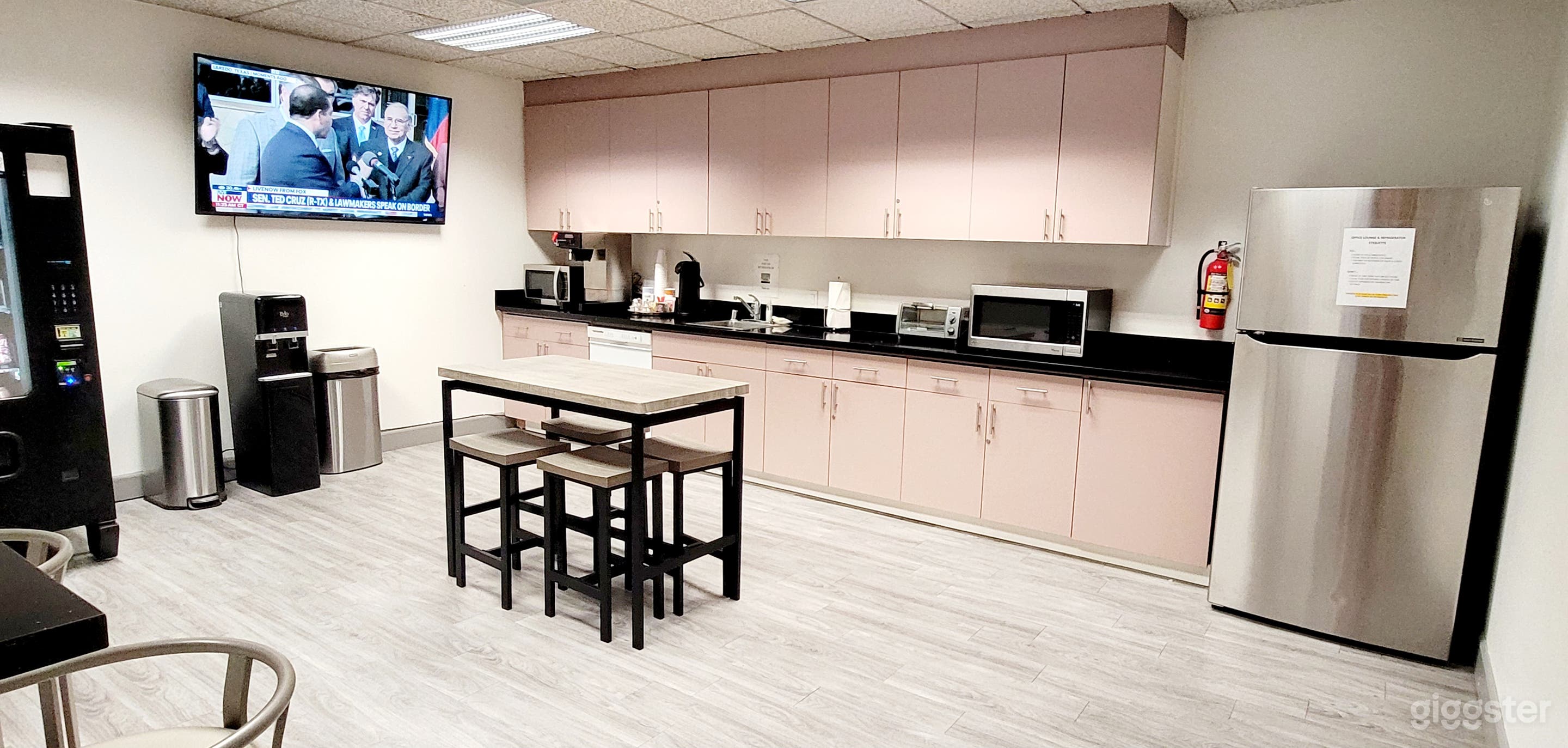 Tidy Office in Riverside on 4th Floor Photo 4