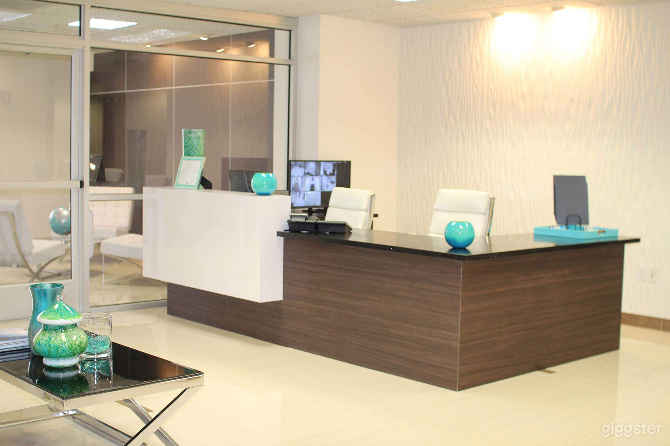 Tidy Office in Riverside on 4th Floor Photo 3