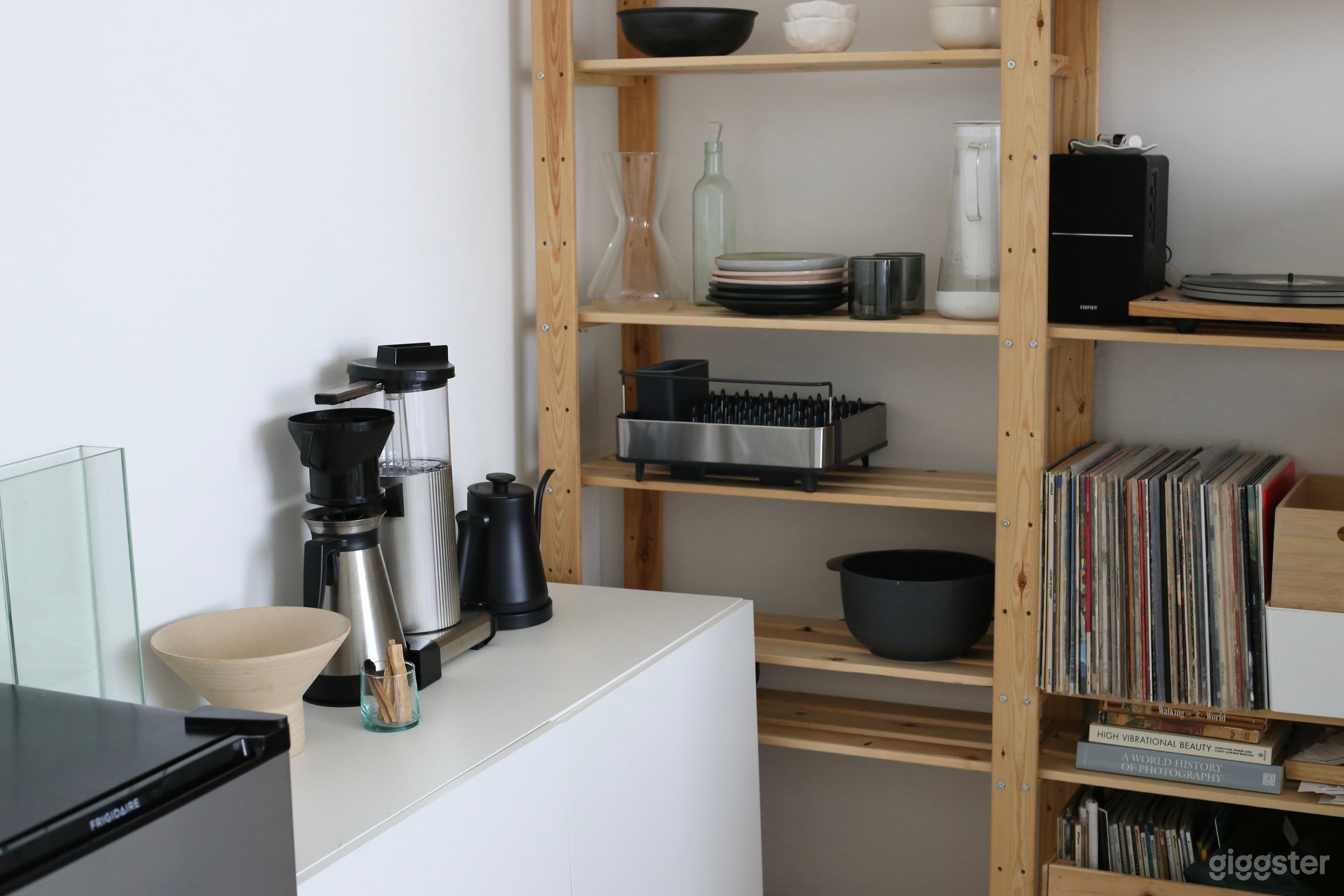 Boutique Daylight Studio Photo 3