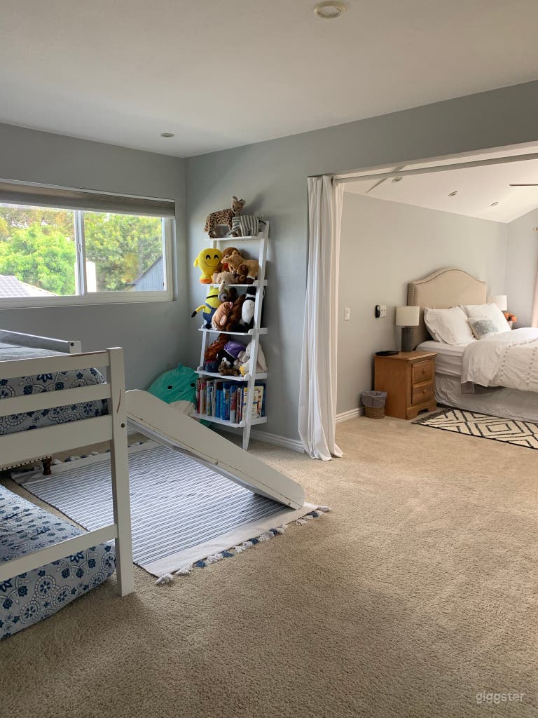  Big bedroom with king bed/bunkbed 