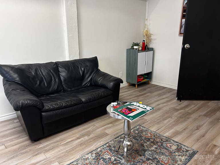   a collaborative environment, our space is designed to fit your needs. Perfect for team meetings, strategy sessions, remote work, or content planning, this space is a great alt busy cafes &amp; cramped offices 