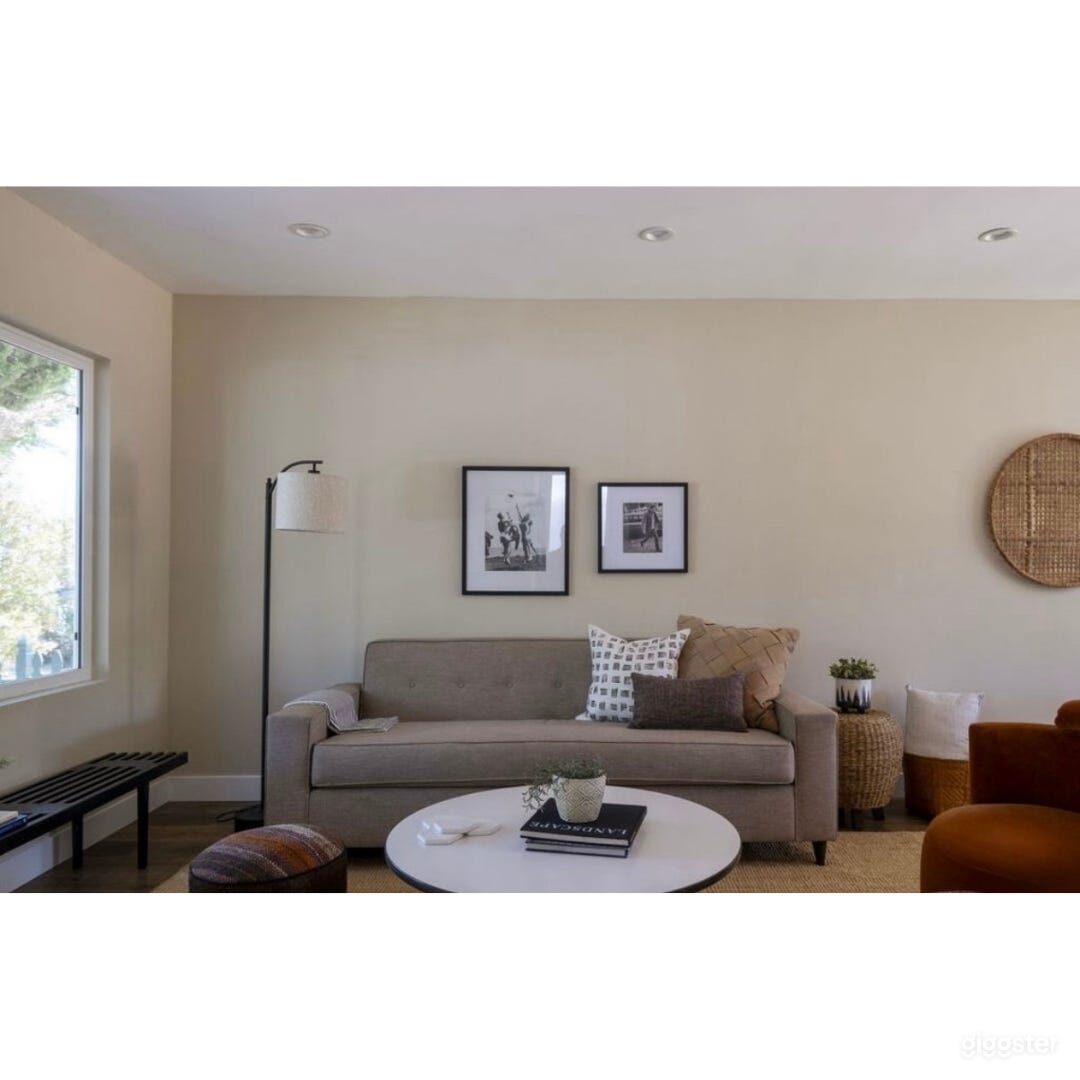 Storybook Tudor Cottage in the Heart of Burbank Photo 4