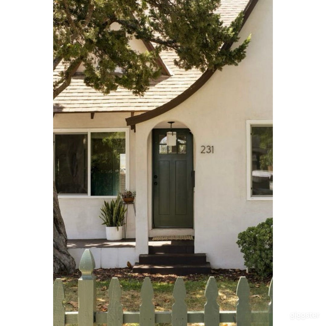 Storybook Tudor Cottage in the Heart of Burbank Photo 2