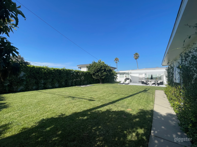   White House Oasis Backyard in Heart of Long Beach 