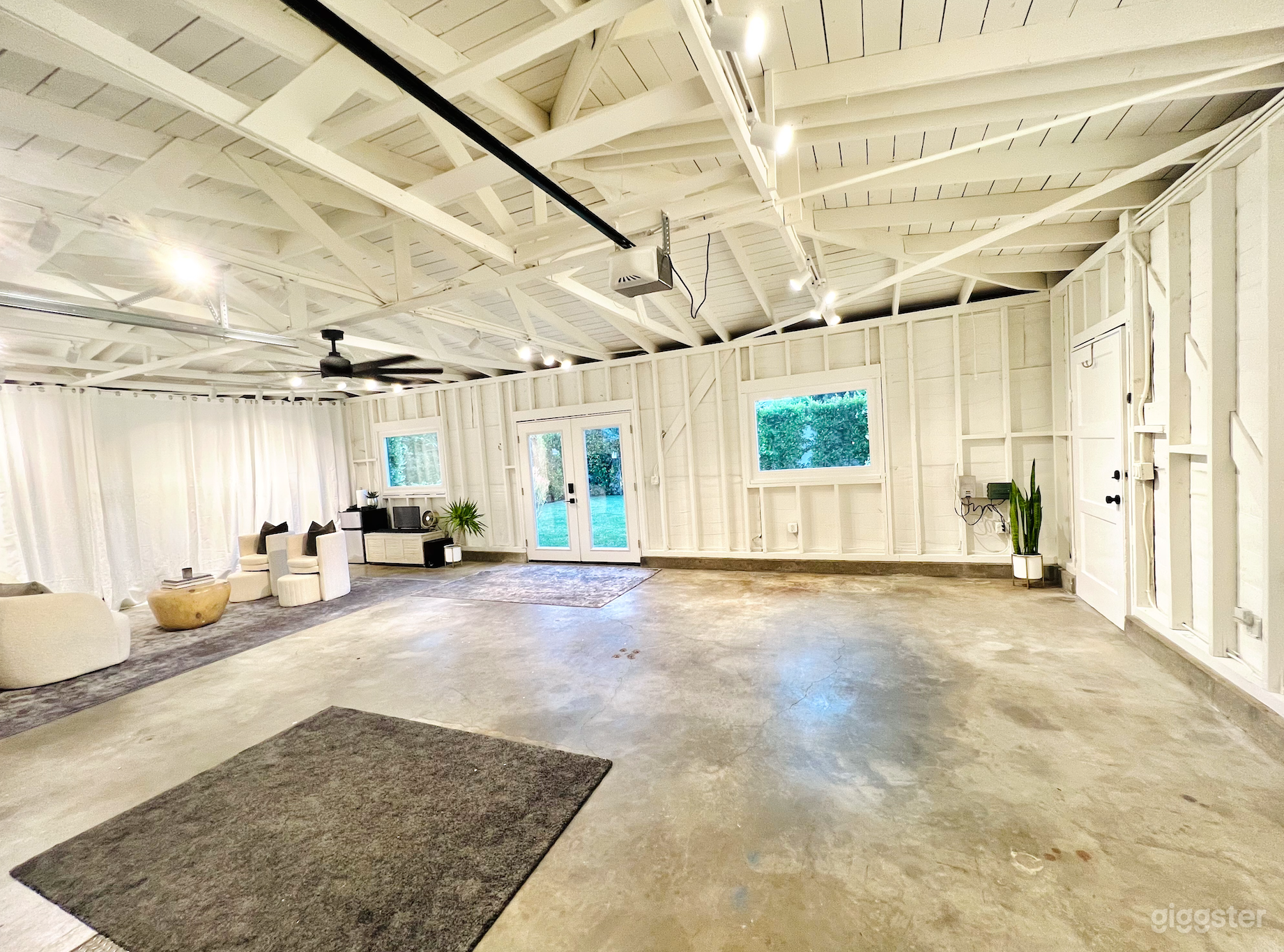  White House Oasis Backyard in Heart of Long Beach Photo 2