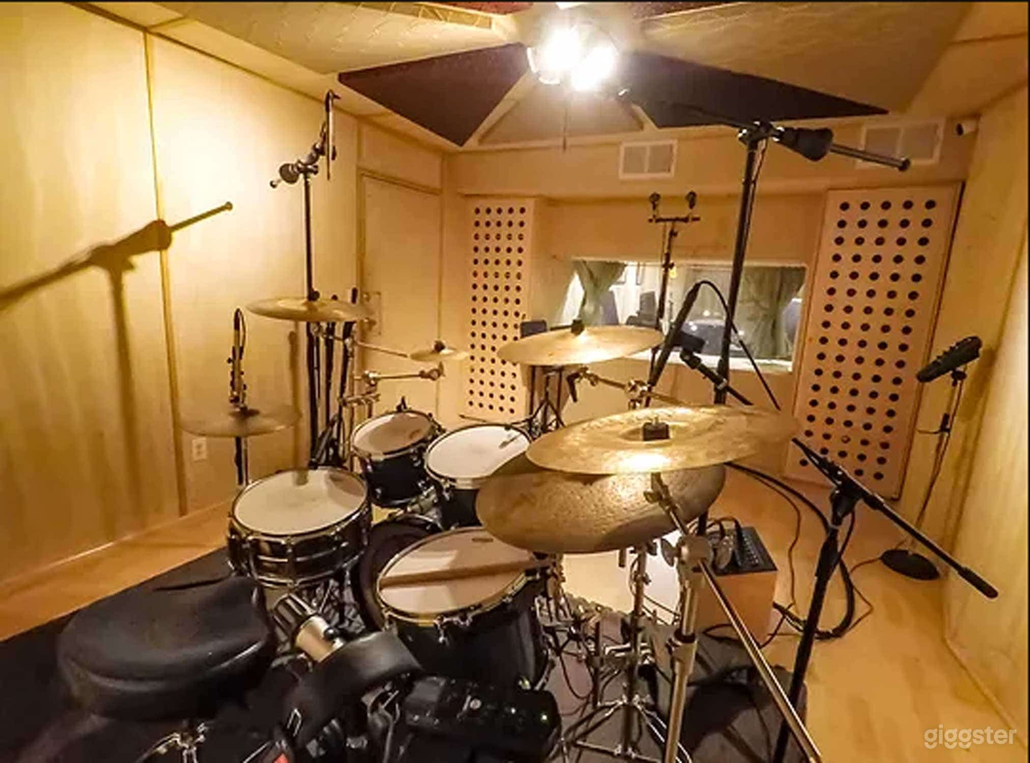 Recording Studio inside legendary Sound City Ctr Photo 2