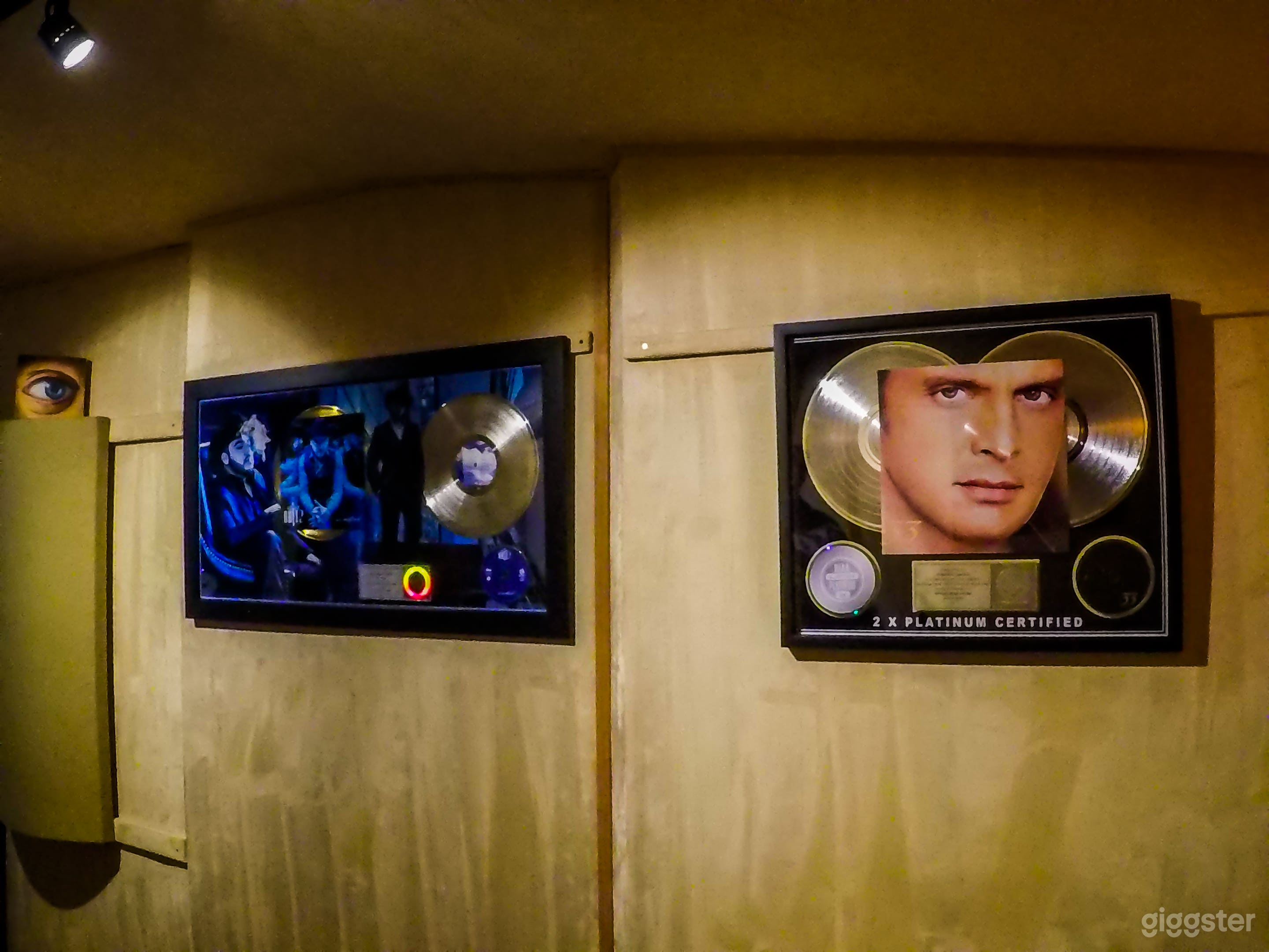 Recording Studio inside legendary Sound City Ctr Photo 4