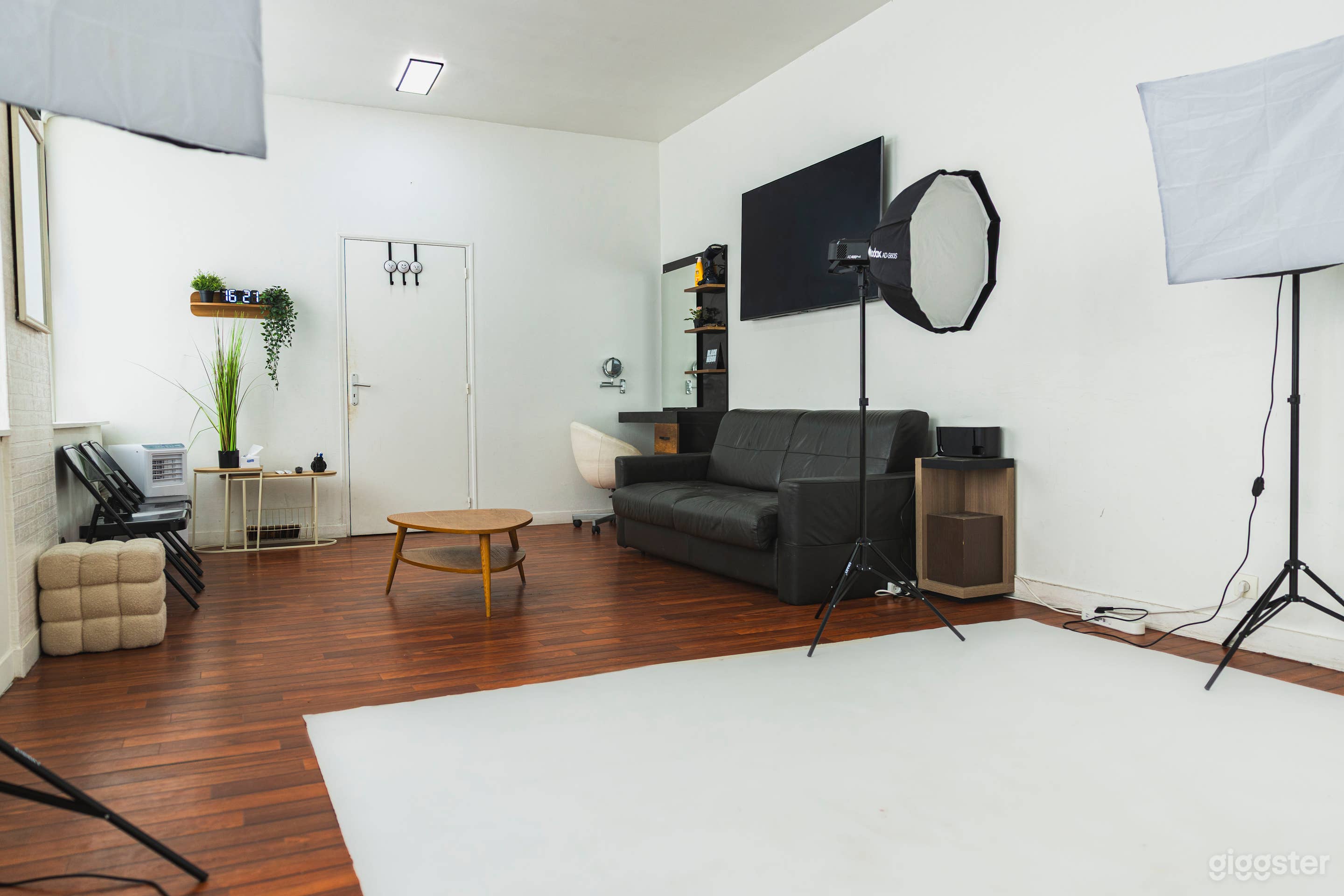 Photo de Natural Light Photography & Creative Studio 3