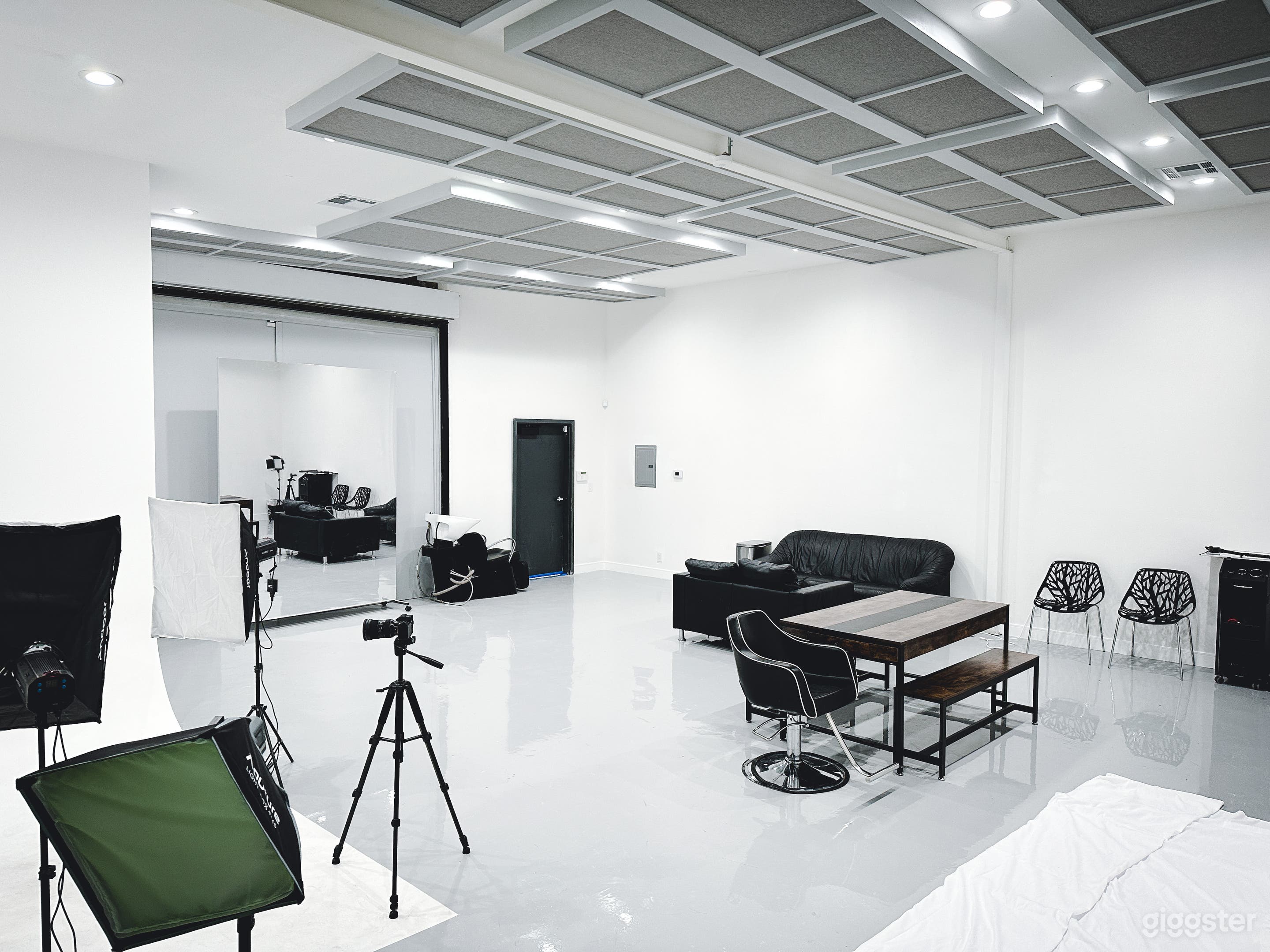 Photo Studio with CYC wall Photo 3