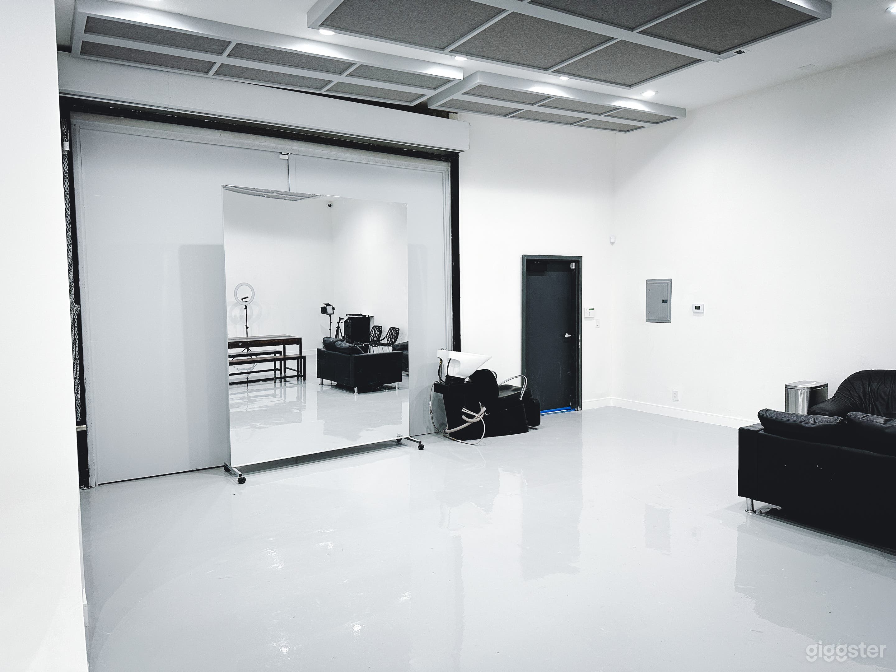 Photo Studio with CYC wall Photo 2