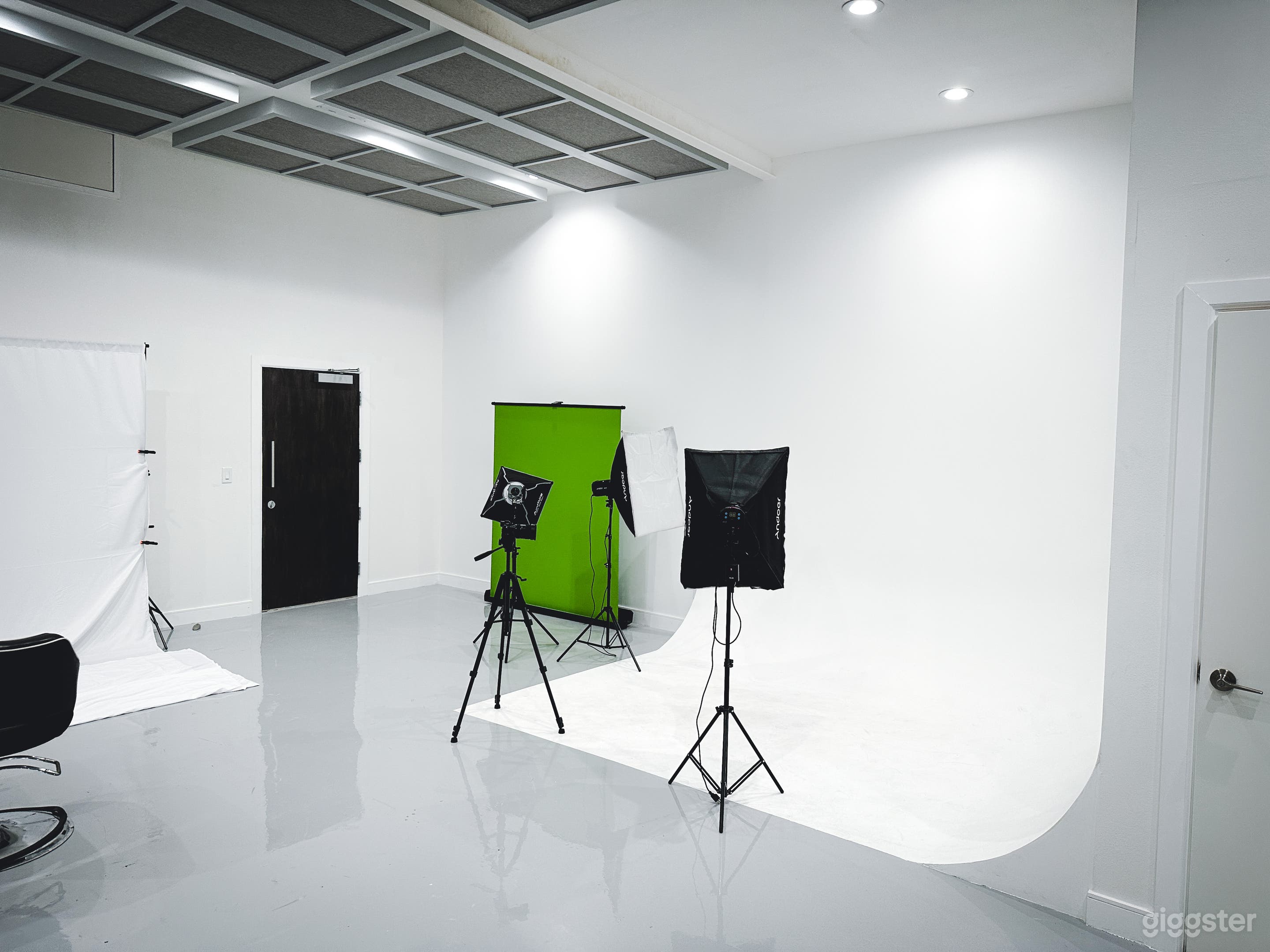 Photo Studio with CYC wall Photo 1