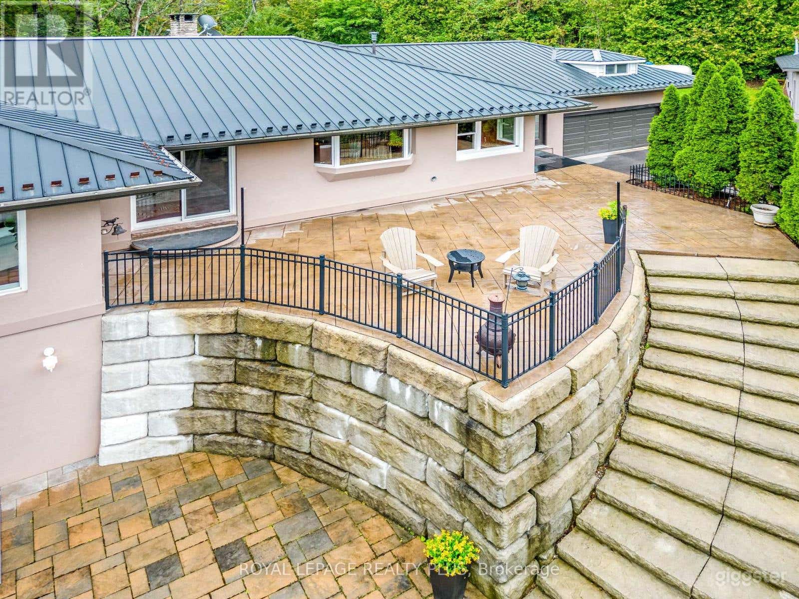 Beautiful Scenic Large Property with lake/forest/wildlife Photo 4