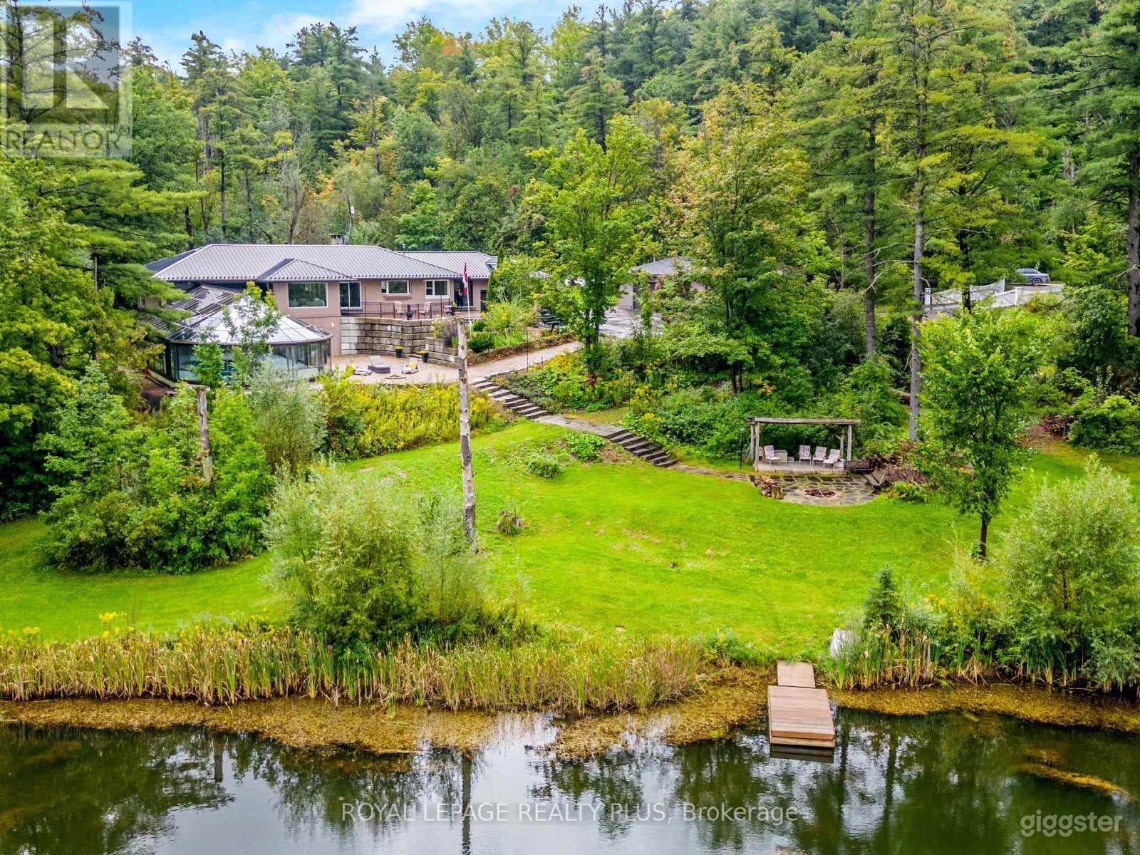 Beautiful Scenic Large Property with lake/forest/wildlife Photo 1