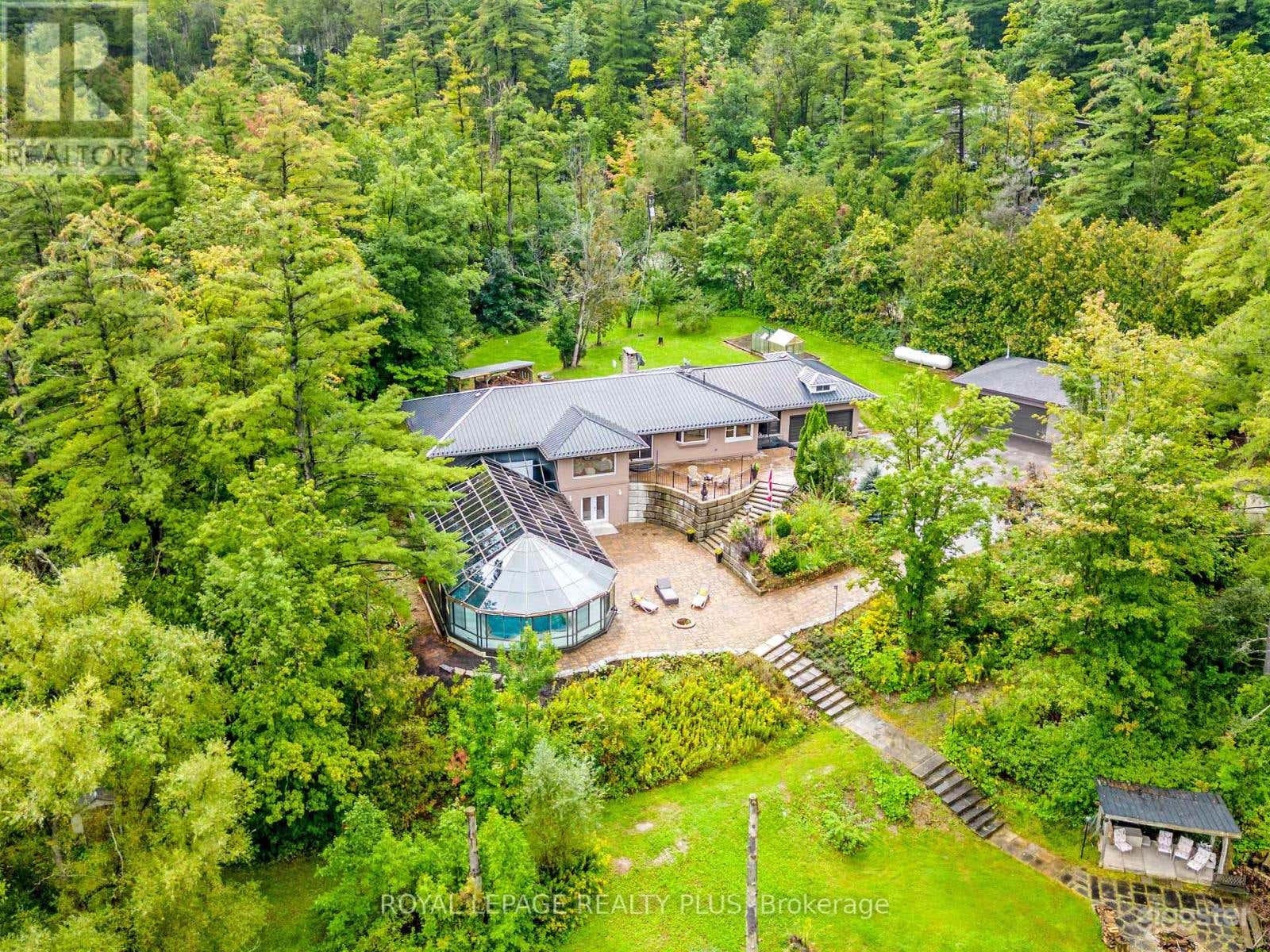 Beautiful Scenic Large Property with lake/forest/wildlife Photo 2