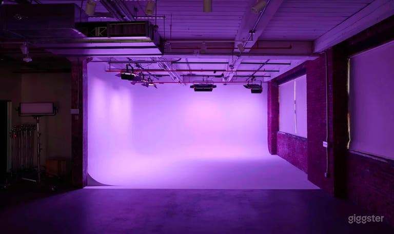  Newly Renovated Brooklyn Studio Pre-Lit 2 Wall Cyc 