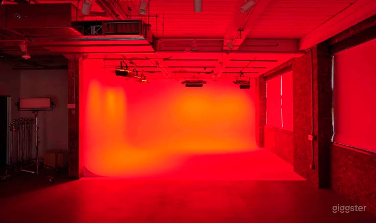  Newly Renovated Brooklyn Studio Pre-Lit 2 Wall Cyc 