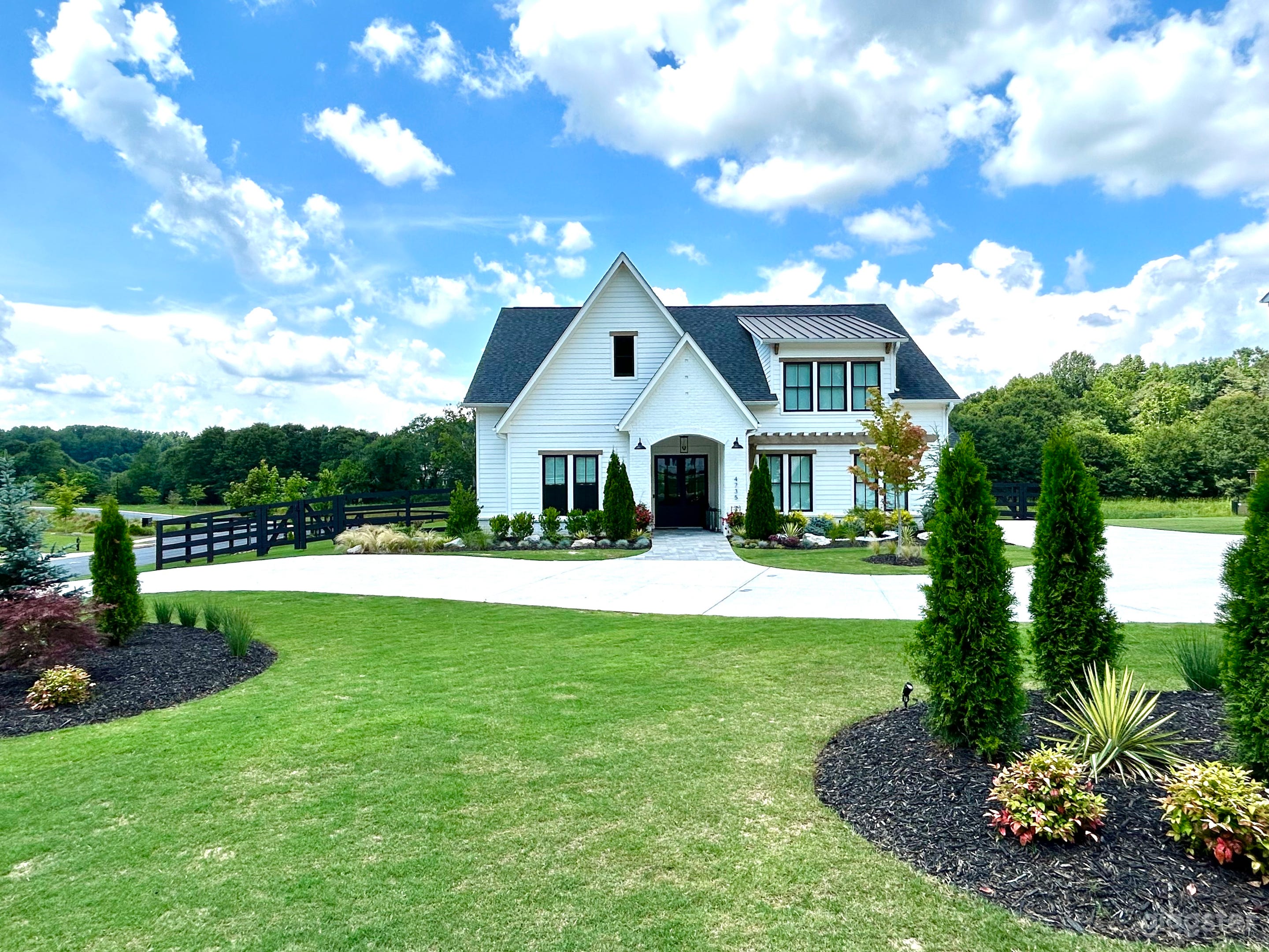 NEW Modern Farmhouse Photo 1