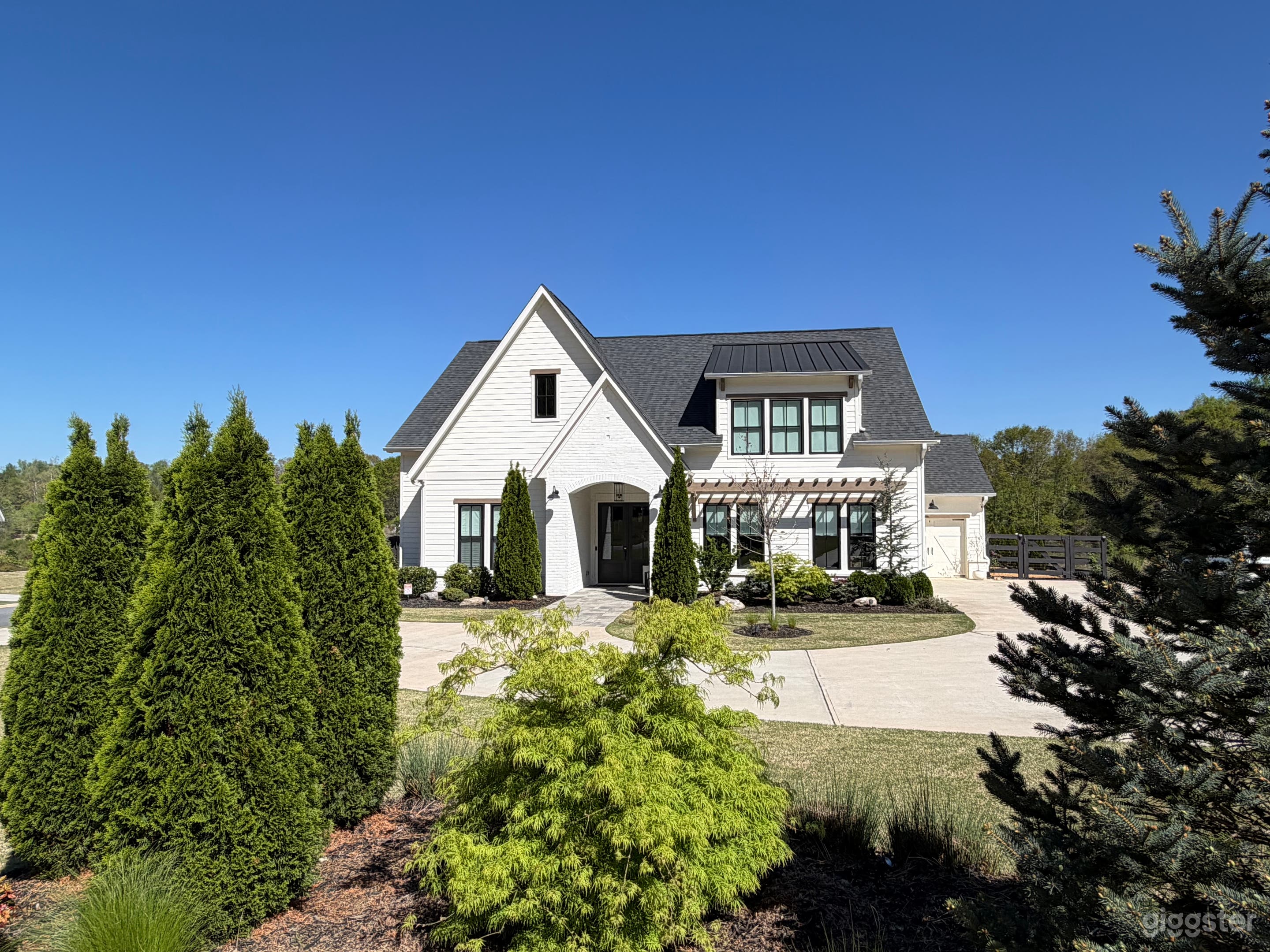 NEW Modern Farmhouse Photo 1