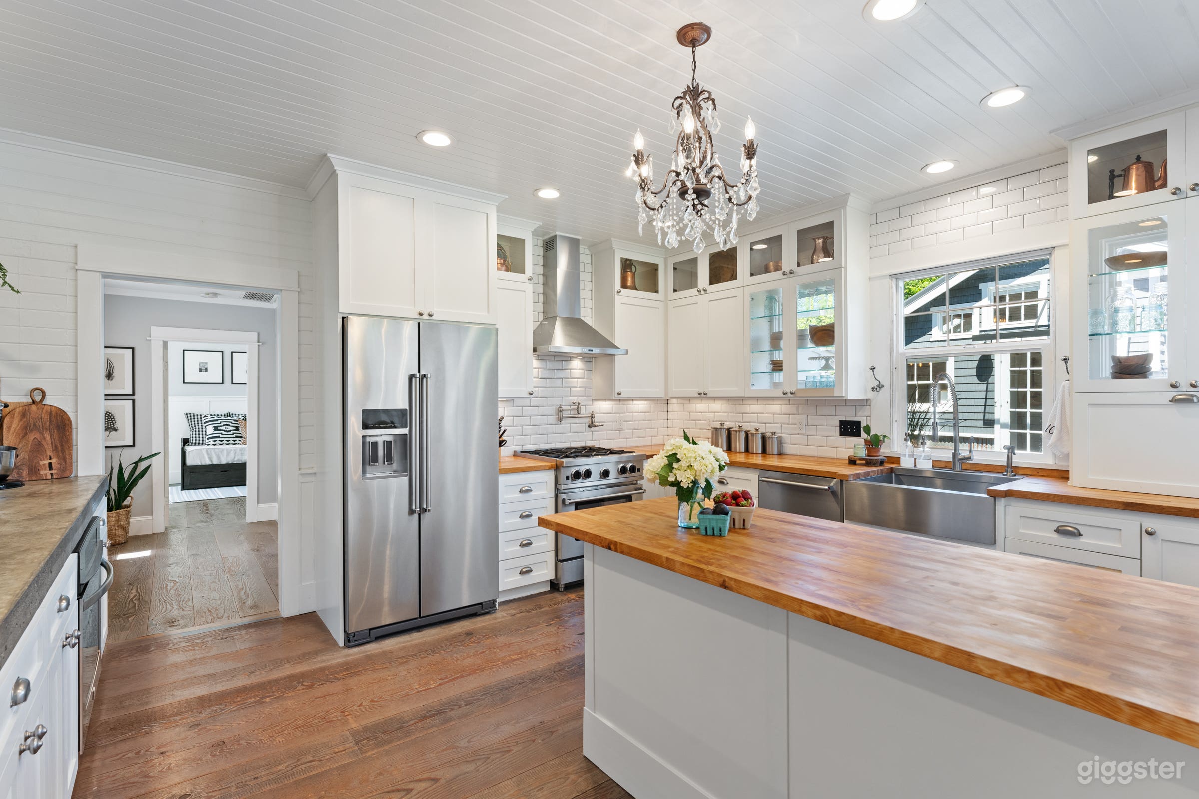 1910 Restored Vintage Farmhouse Property Photo 2