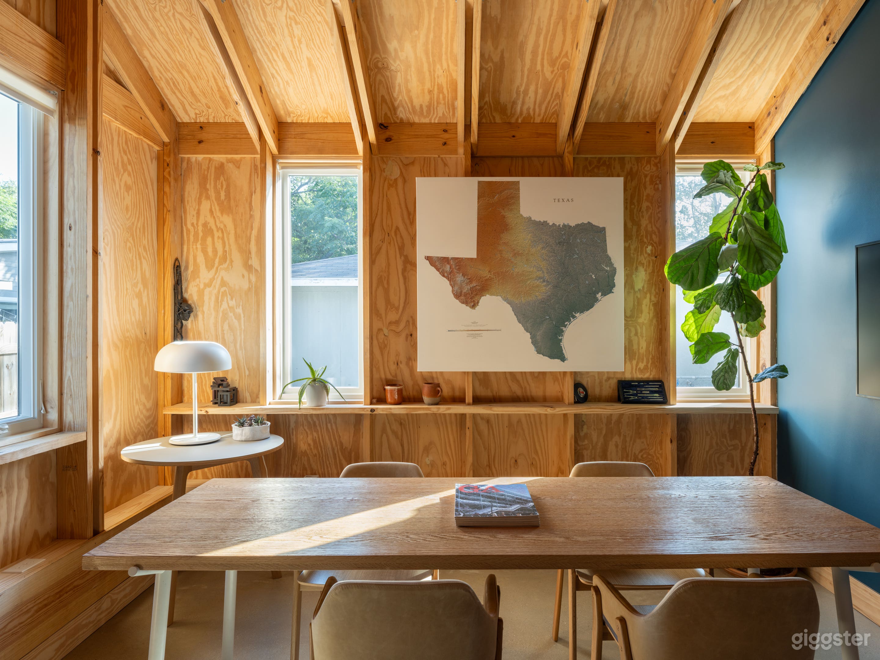 Architect's Studio w/ Natural Light &amp; Exposed Wood Photo 1