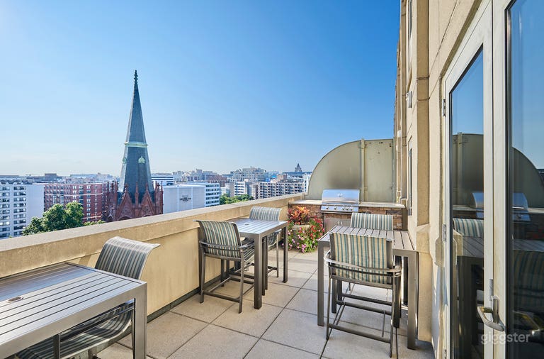  Charming, Spacious Club Room in DuPont Circle 