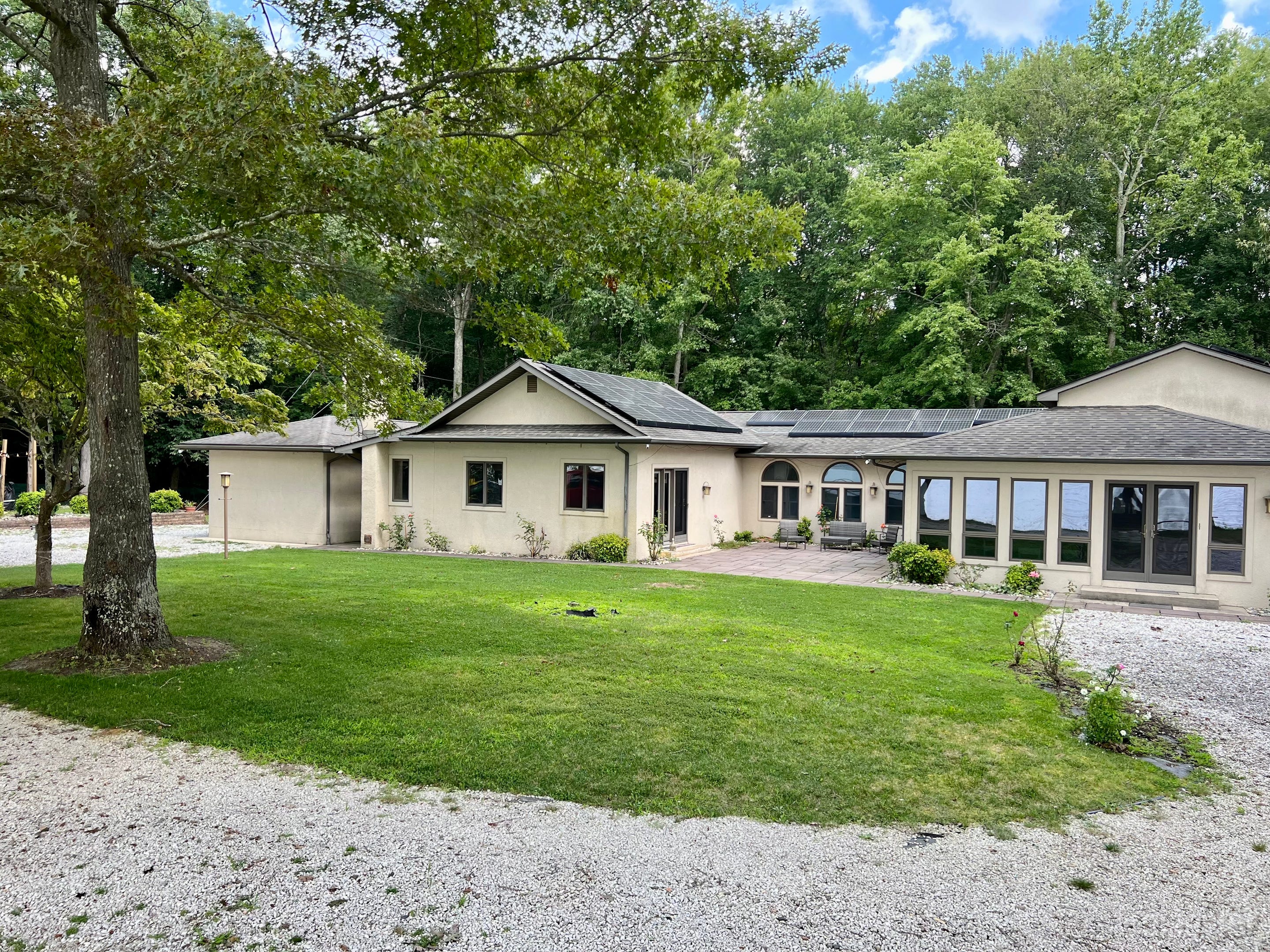 Riverfront paradise for perfect cinematic setting Photo 1