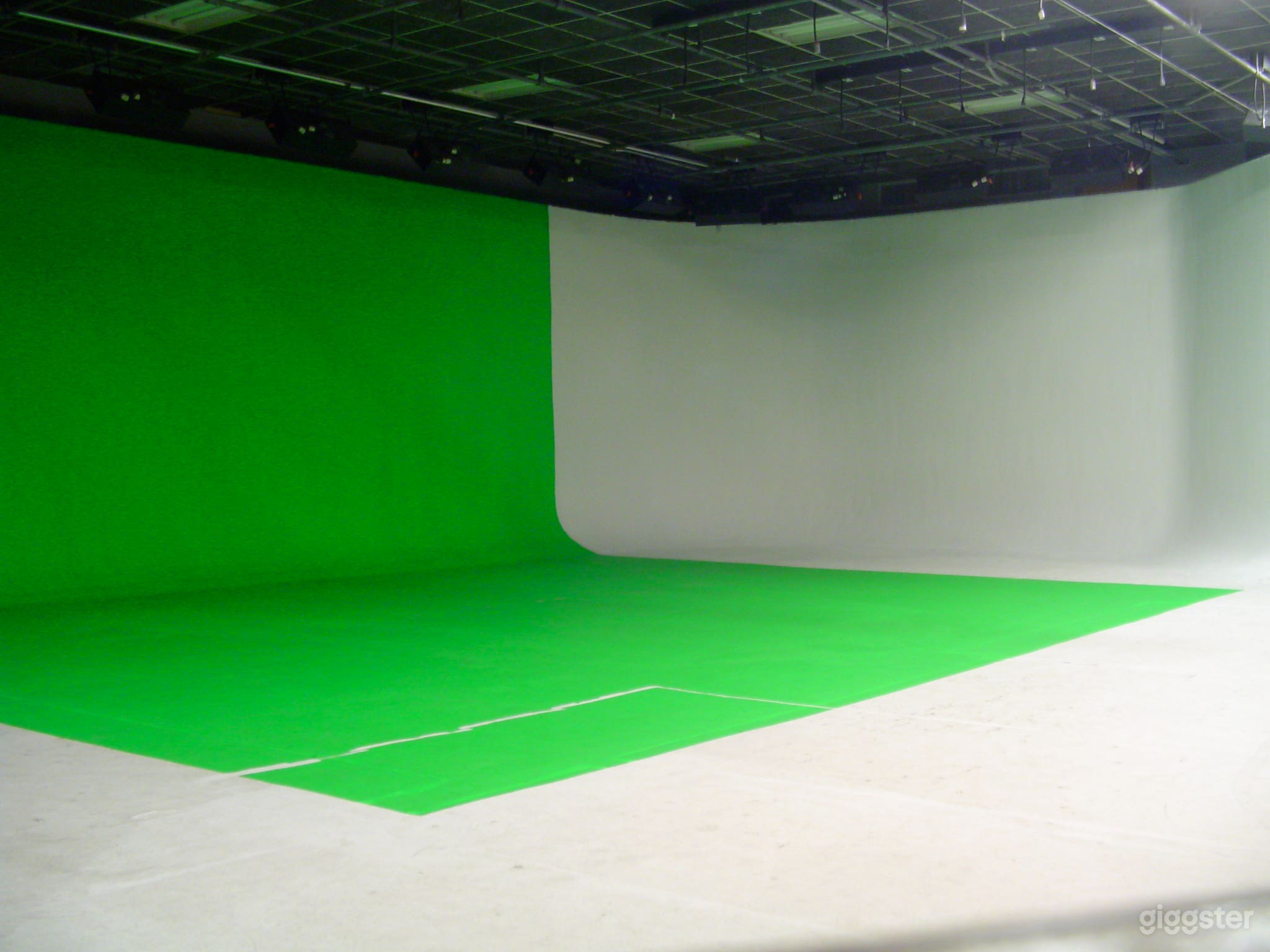 Spacious &amp; Professional Studio A in North Miami Beach Photo 2