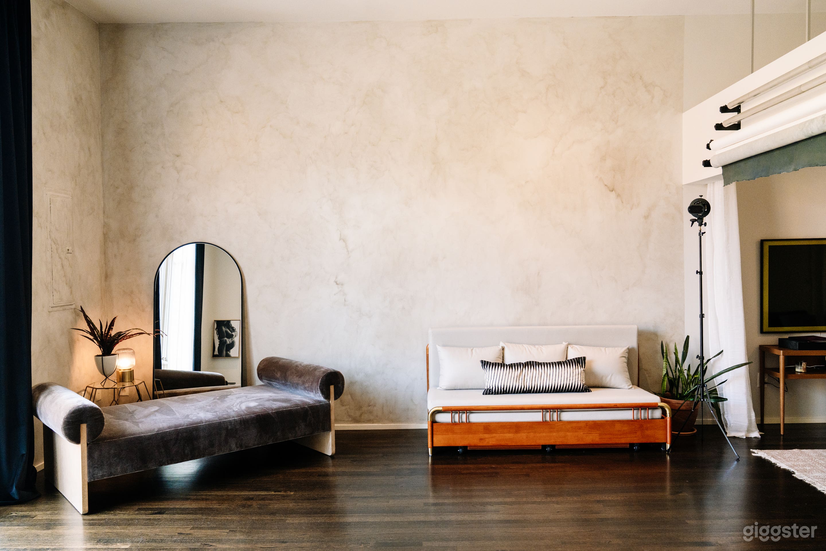 Germantown Loft with 12' Windows, Natural Light, Privacy Photo 2