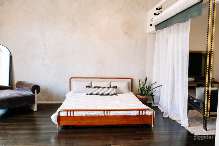  Germantown Loft with 12' Windows, Natural Light, Privacy 