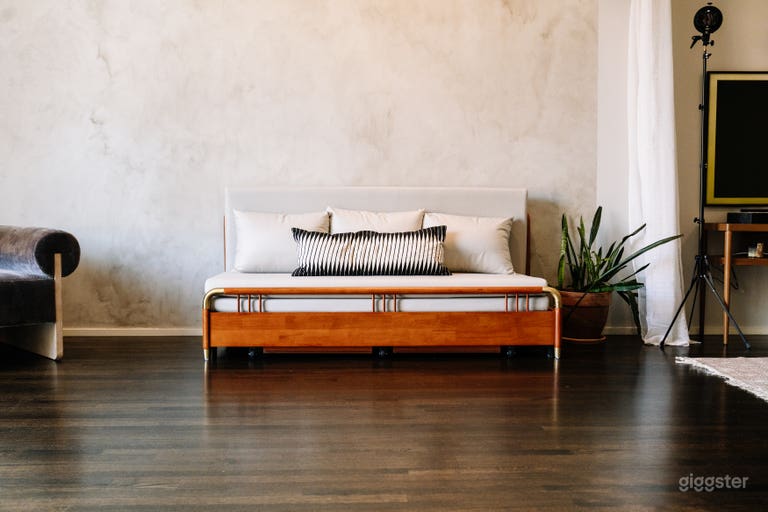  Germantown Loft with 12' Windows, Natural Light, Privacy 