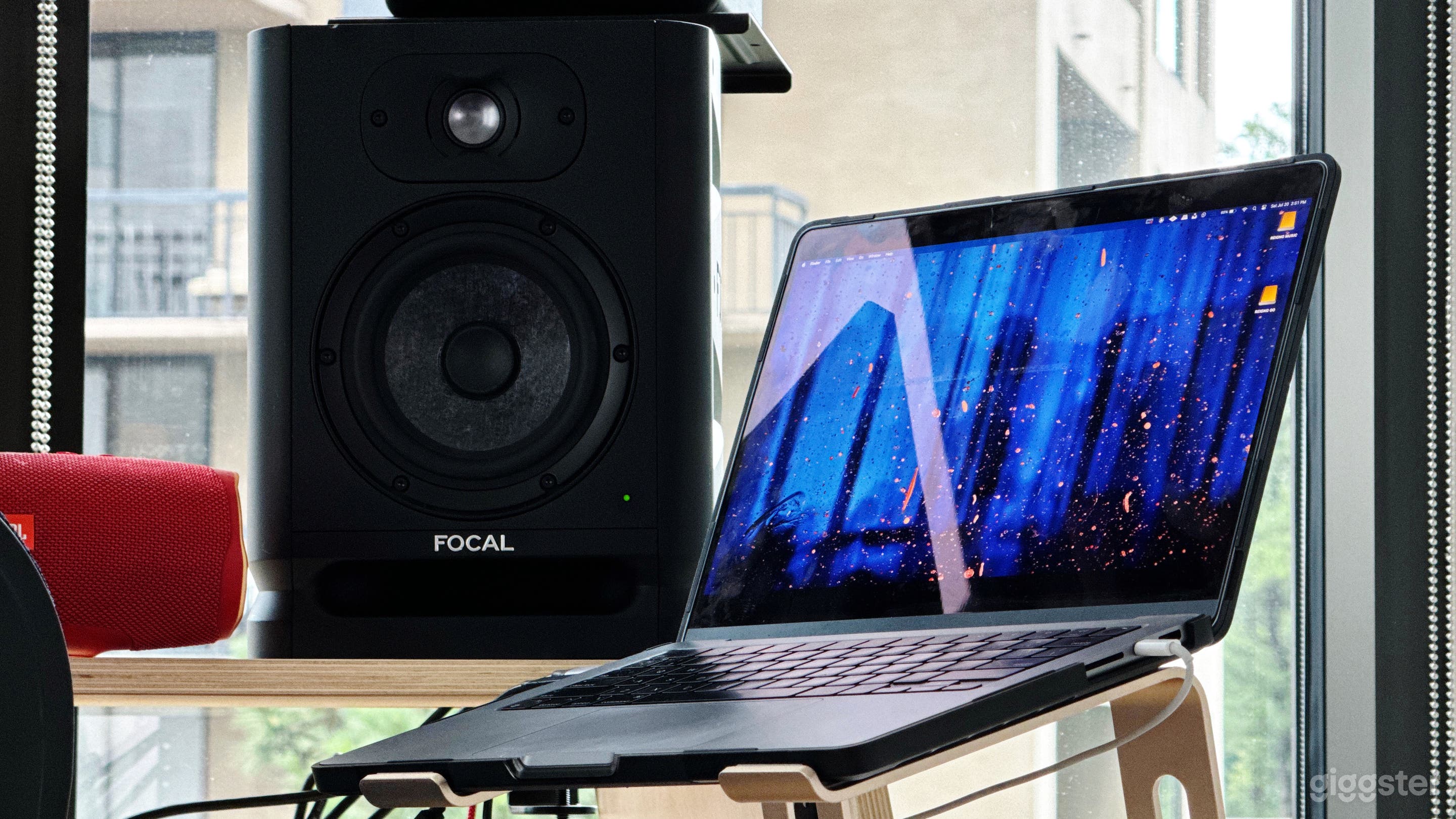 Modern High Rise Recording Studio-The Vinyl Room I Photo 4