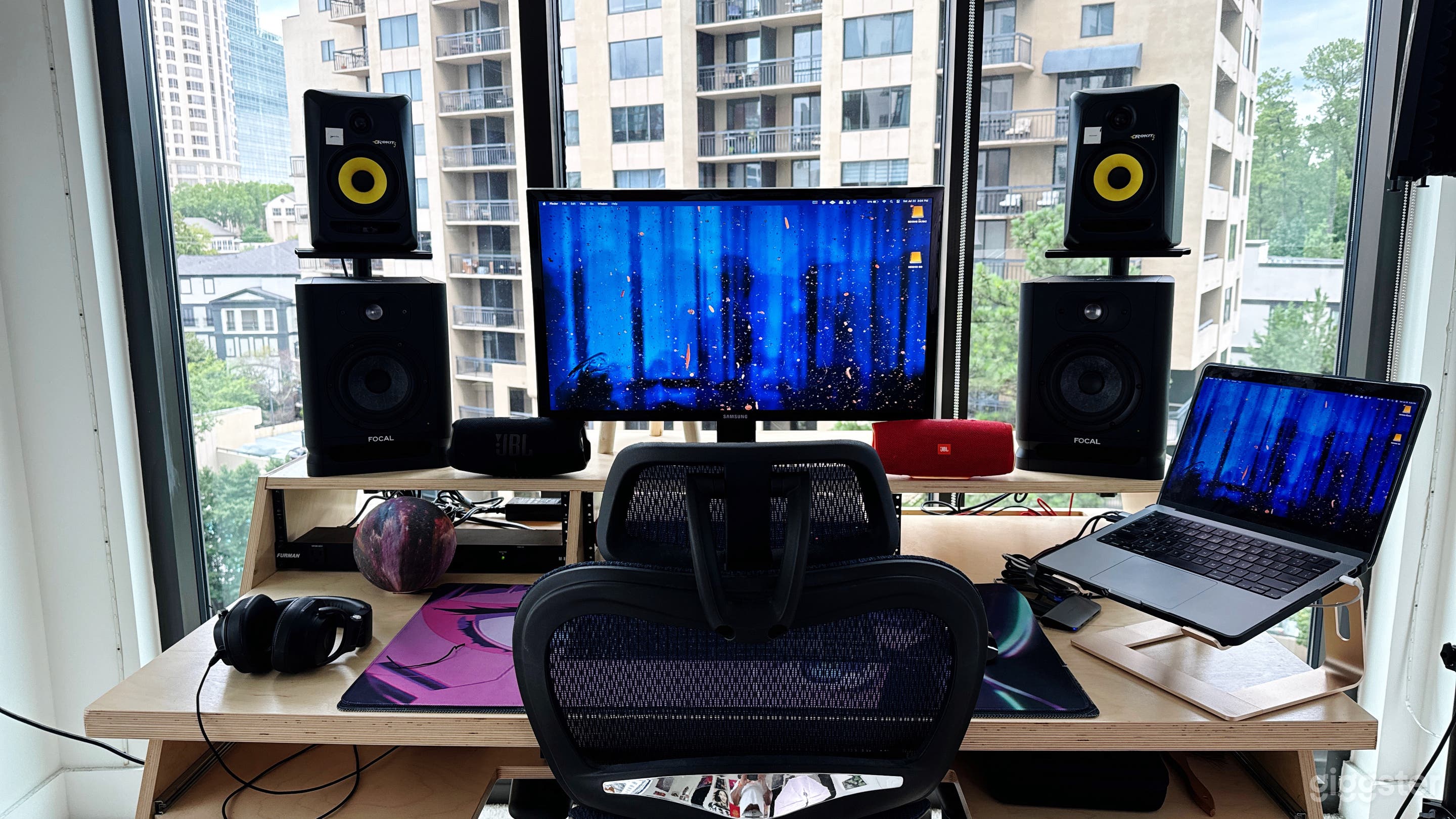 Modern High Rise Recording Studio-The Vinyl Room I Photo 2