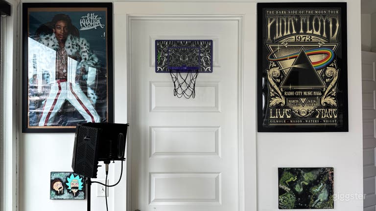  Modern High Rise Recording Studio-The Vinyl Room I 