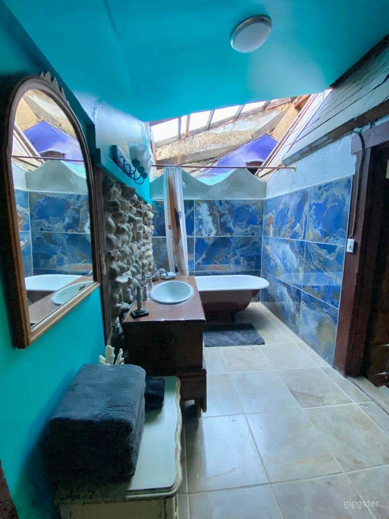  Mermaid Suite: local artist painted walls! 