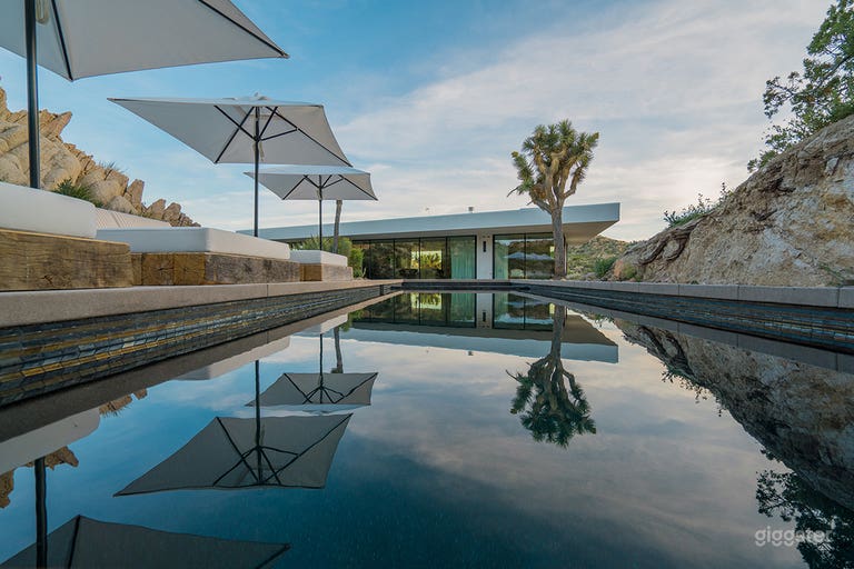  All Glass Villa in Joshua Tree 