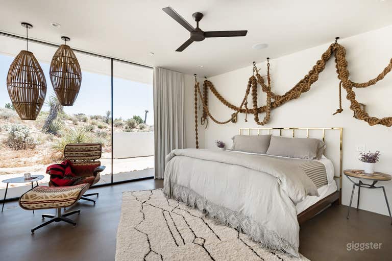  All Glass Villa in Joshua Tree 