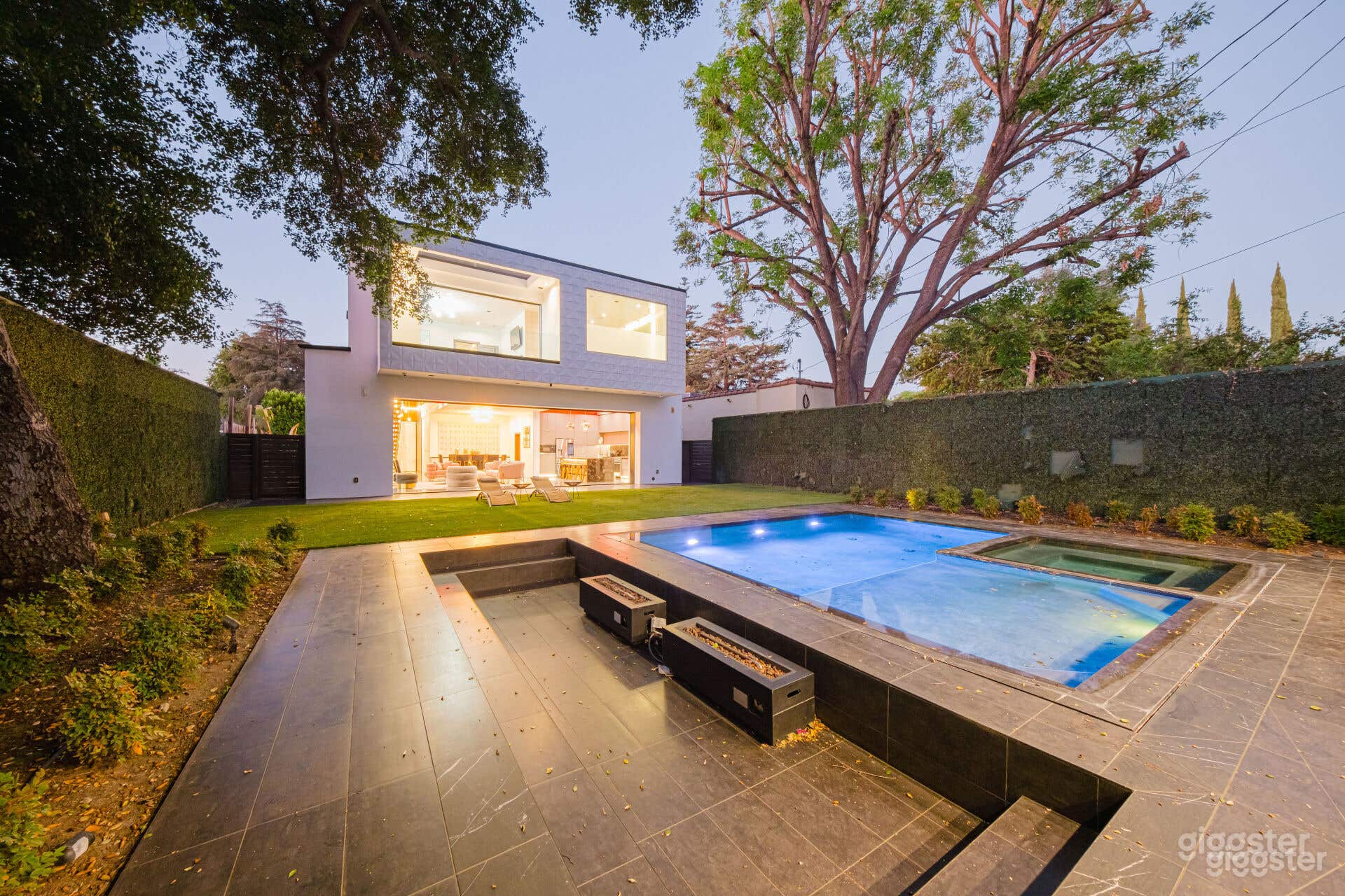 MODERN MARVEL LUXE OUTDOOR POOL Photo 3